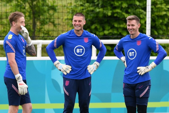, Dean Henderson withdraws from England squad for Euro 2020 with hip injury as Aaron Ramsdale is called up as replacement