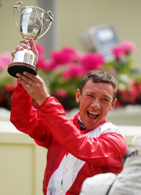 , Watch Frankie Dettori drop Royal Ascot trophy for second straight day to leave punters in stitches after 22-1 winner