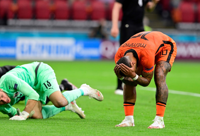 , Watch Man Utd flop Memphis Depay waste a glorious Netherlands chance in Euro 2020 clash with Austria
