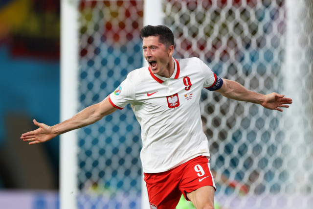 , Chelsea ‘to go all out for Robert Lewandowski if they fail in Erling Haaland transfer and Roman Abramovich could be key’