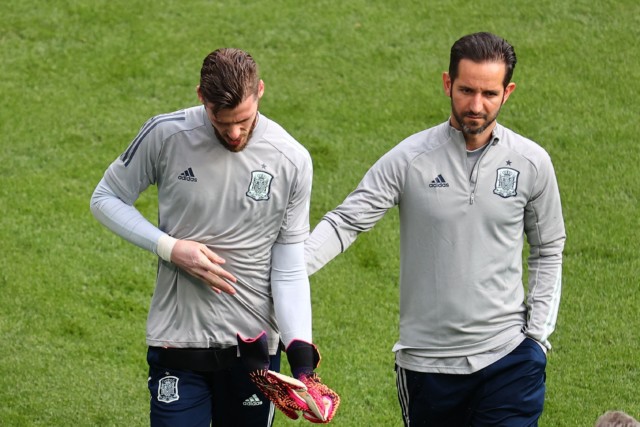 , Man Utd star De Gea OUT of Spain’s Euro 2020 clash against Croatia after limping out of training with thigh injury