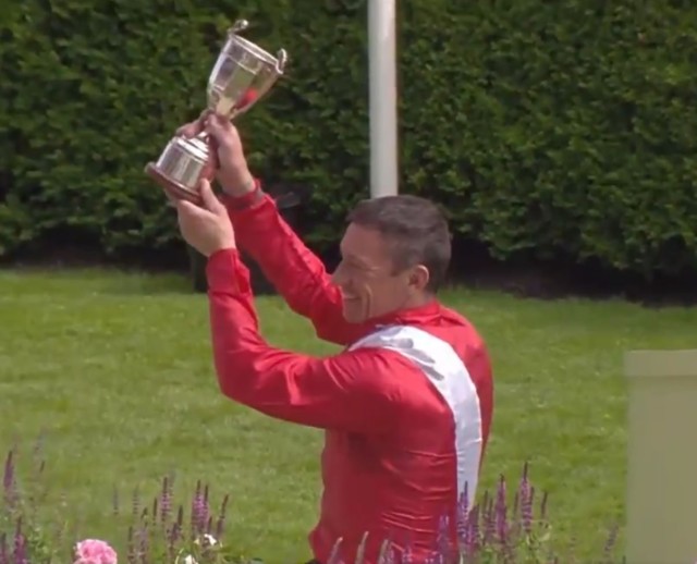 , Watch Frankie Dettori drop Royal Ascot trophy for second straight day to leave punters in stitches after 22-1 winner