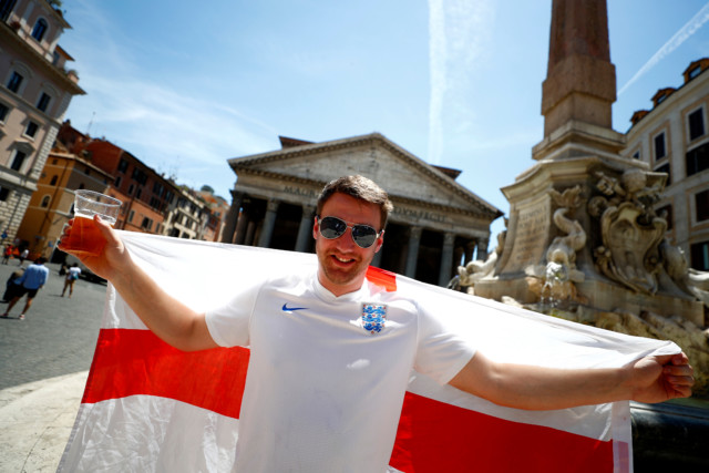 Fans gather in Rome ahead of Ukraine v England