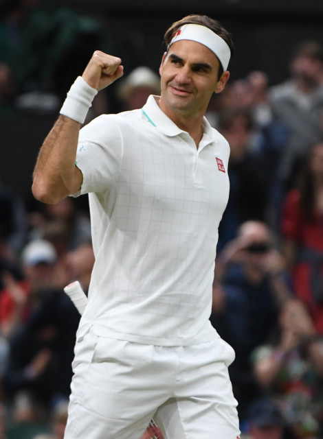 , Roger Federer books spot in Wimbledon quarter-finals for record 18th time after straight-sets victory over Sonego