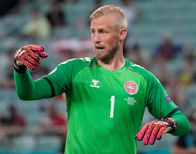 , Kasper Schmeichel wearing £100 gloves like Donnarumma that have 288 spikes and may give Denmark keeper boost vs England