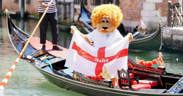 , Harry Mane waves England flag on gondola ahead of final against Italy