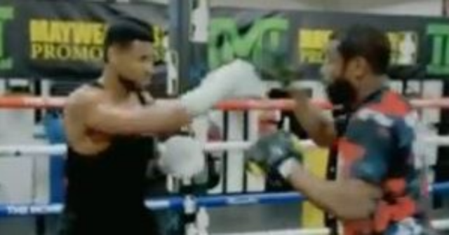 , Watch pop legend Usher train on pads with Floyd Mayweather as pair work out in gym session together
