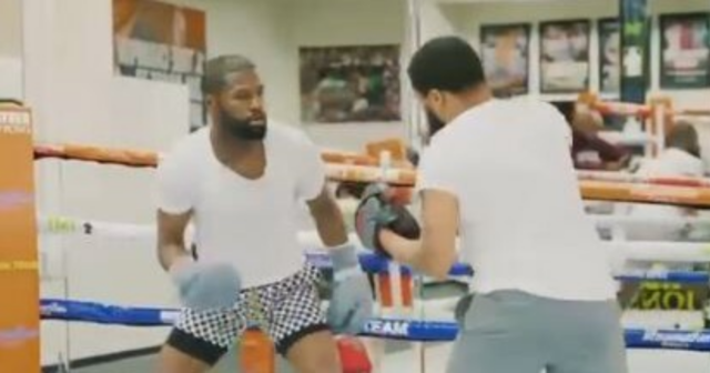 , Watch Floyd Mayweather, 44, show off speed on the pads as boxing legend enjoys ‘light work out’ after Logan Paul fight