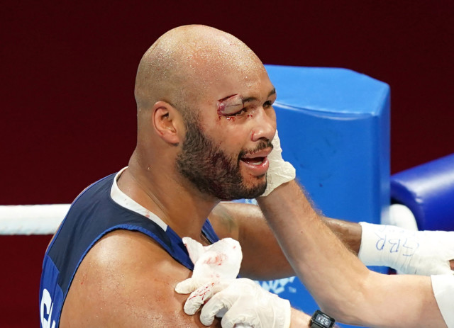 , Frazer Clarke boxing bout STOPPED as Team GB star is left with blood pouring from horror cut at Tokyo Olympics