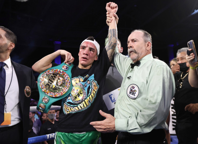 , Oscar Valdez defends world title with controversial win over Robson Conceicao but punch stats show he was outboxed