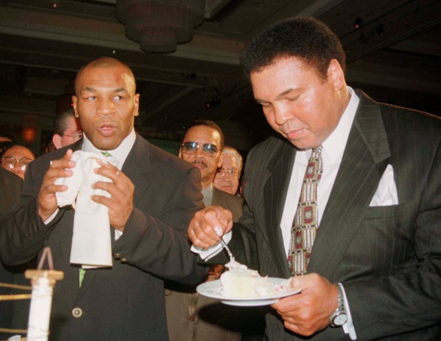 , Mike Tyson pays tribute to Muhammad Ali with incredible throwback picture of boxing legends together