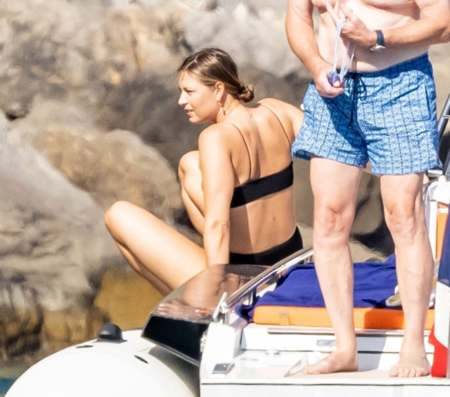 , Tennis beauty Maria Sharapova sizzles in a black bikini on Venice boat trip with fiance Alexander Gilkes