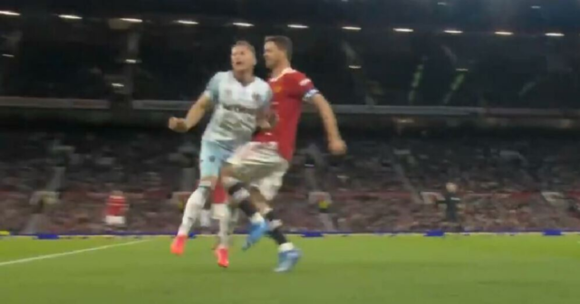 , Watch Man Utd ace Nemanja Matic knee Vladimir Coufal in the groin and get away with it due to lack of VAR in cup loss