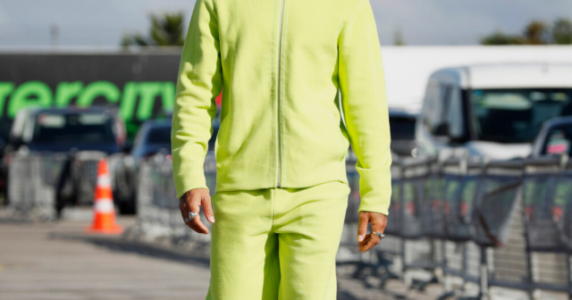 , Lewis Hamilton arrives at Turkish Grand Prix in lime green tracksuit as he gets set to face Max Verstappen for F1 battle