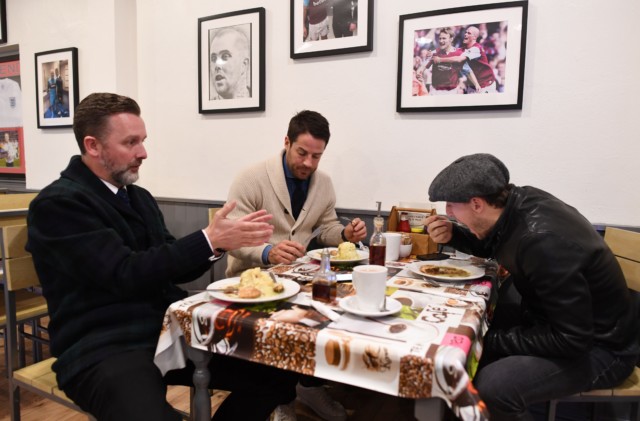 Jamie Redknapp and Mark Noble tuck into some grub at Konch's Kafe