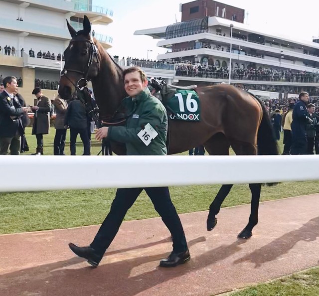 , Football star swaps racing thoroughbreds like Rooney and Aguero to saddling up for first horse race