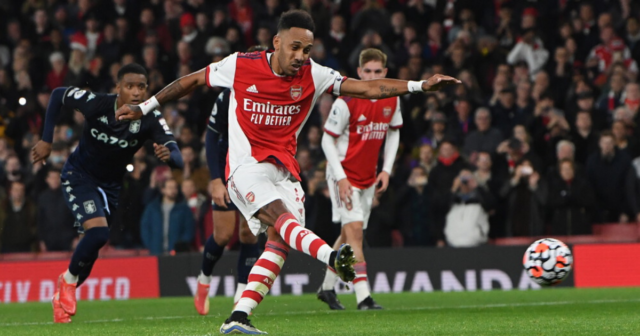 , Fans convinced Arsenal were awarded pen after half time whistle vs Villa – but here’s why Aubameyang could score rebound