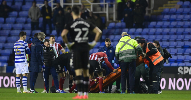 , Sheffield United star John Fleck released from hospital after collapsing on pitch and being stretchered off at Reading