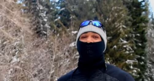 , Watch Anthony Joshua head off for skiing break in US… and heavyweight star takes hilarious tumble in snow