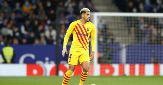 , Man Utd and Liverpool in Ronald Araujo transfer fight with 22-year-old yet to sign new deal at Barcelona