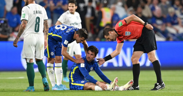 , Chelsea blow as Mason Mount forced off after half an hour of Club World Cup final with injury