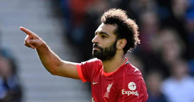 , Mo Salah must choose between becoming Liverpool idol and money, says Ferdinand amid star’s contract row