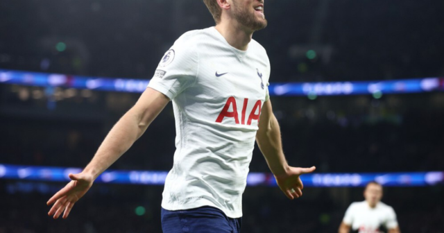 , ‘It’s a short career’ – Harry Kane told to force transfer to Man Utd or City to win trophies by ex-Spurs ace Sheringham
