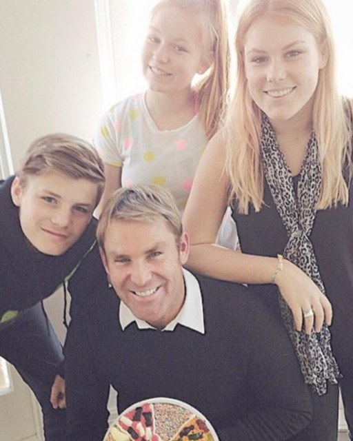 , Haunting final pic of Shane Warne shows cricket legend walking through Thai villa just hours before his death