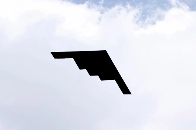 , Terrifying B-2 Stealth Bomber – the world’s most expensive plane – flies eerily over horse race