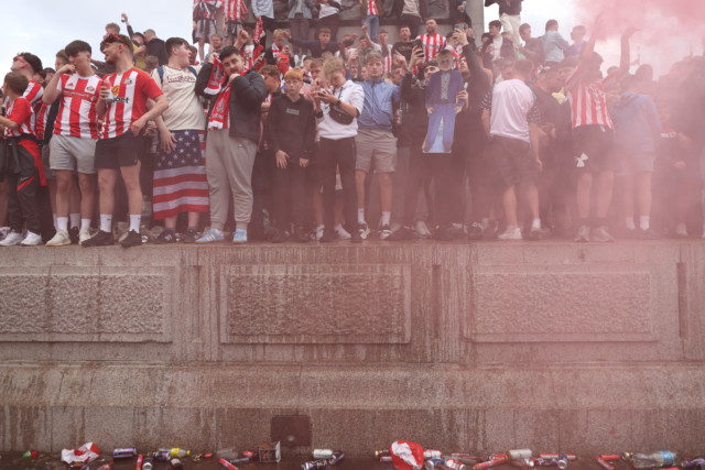 , Sunderland fans take over Trafalgar Square and STRIP in fountain with 40,000 expected for Wembley clash with Wycombe