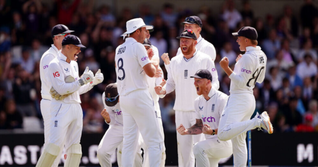 , England set to seal New Zealand Test series 3-0 with just 113 runs to get… and fans stunned by Joe Root’s amazing six