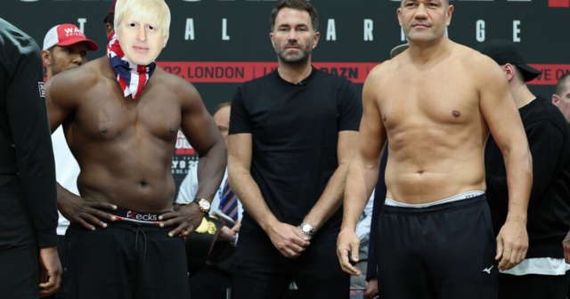 , Derek Chisora wears Boris Johnson mask in support of former PM during weigh-in for Kubrat Pulev fight