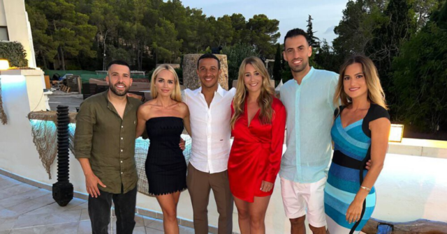 , Fans all ask the same thing after Sergio Busquets’ holiday snap with Barca pals and Wags goes viral over his shoes