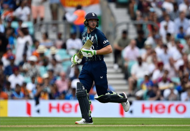 , Jos Buttler gives Eoin Morgan two bottles of wine worth £880 after taking over as England cricket captain