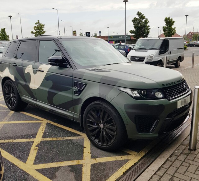 Fury's camo-wrapped Range Rover in all its glory
