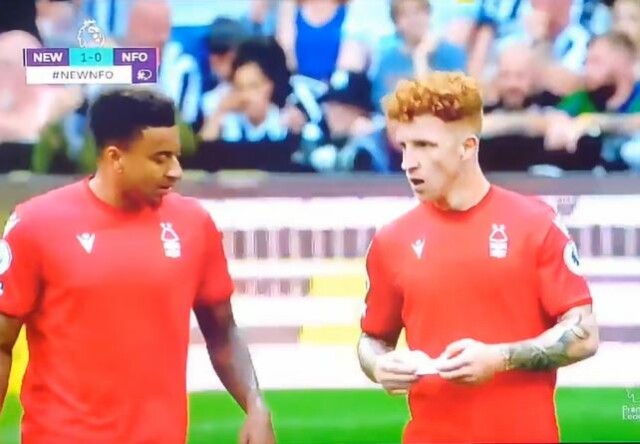 , Jesse Lingard and Jack Colback look baffled as they try to read note given to them by manager in Nottingham Forest loss