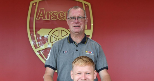 , ‘The star of the show!’ – Arsenal fans go wild for Aaron Ramsdale’s down to earth dad during All or Nothing doc
