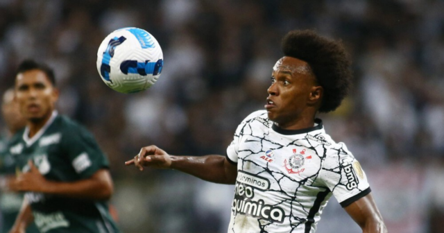 , Ex-Arsenal and Chelsea star Willian ‘in talks over shock Premier League return with Fulham showing transfer interest’