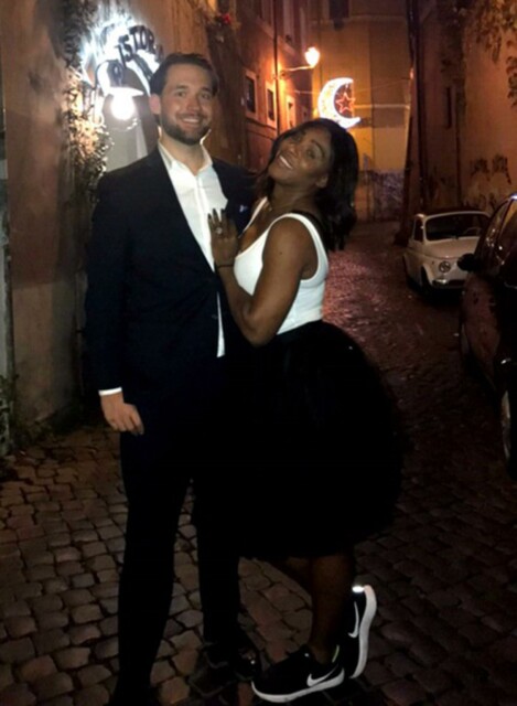 Serena Williams shows off her huge engagement ring