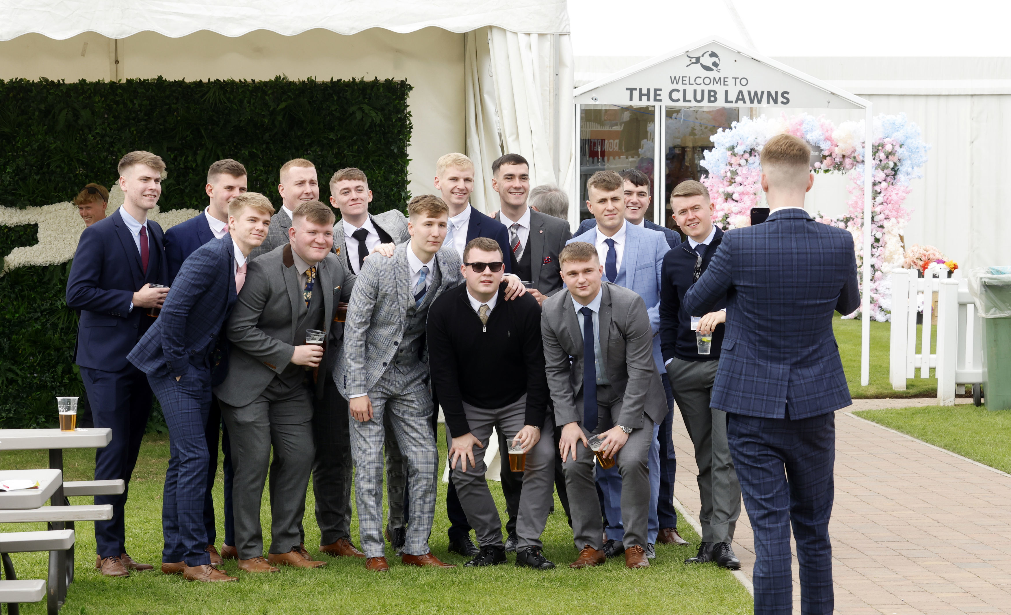 , Glam racegoers flood into Ayr racecourse as punters make most of sunny weather with daring outfits
