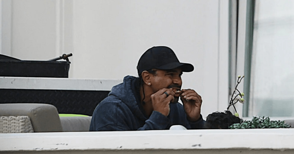 , Boxer David Haye pictured chomping on chicken wings despite becoming a vegan in 2014
