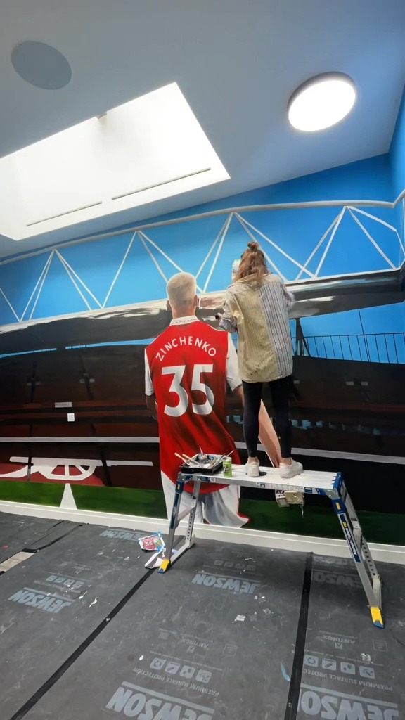 , Inside Oleksandr Zinchenko’s Arsenal-themed home gym with incredible mural of defender at the Emirates