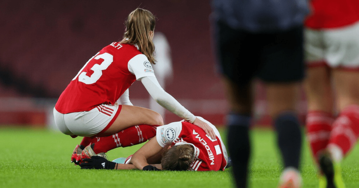 , Arsenal Women star Vivianne Miedema stretchered off in tears after suffering worrying knee injury against Lyon