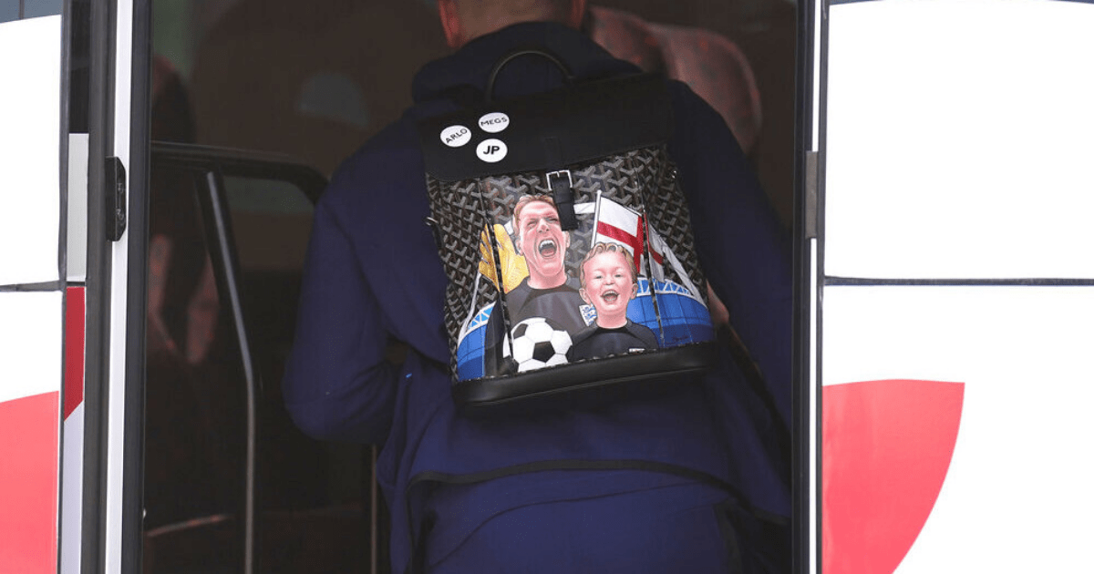 , Jordan Pickford boards England team bus with custom family-themed backpack as he leaves Qatar hotel after World Cup KO