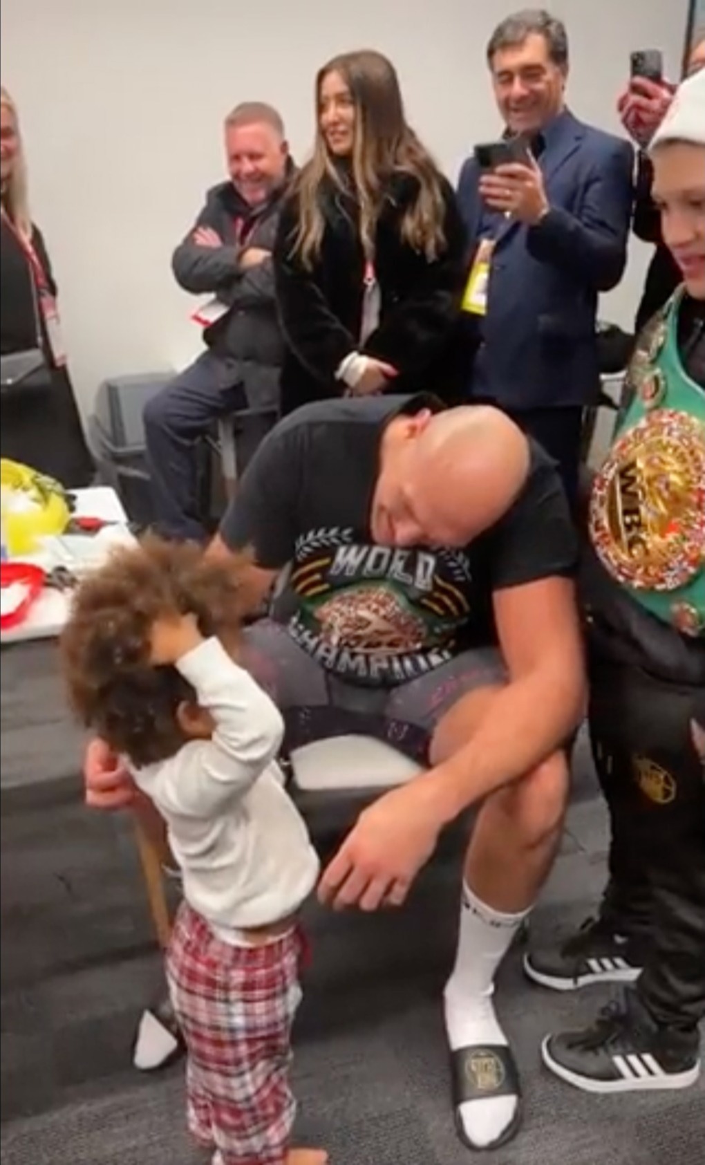 , Watch heartwarming moment Tyson Fury and Derek Chisora share burgers and meet each others’ kids after brutal fight
