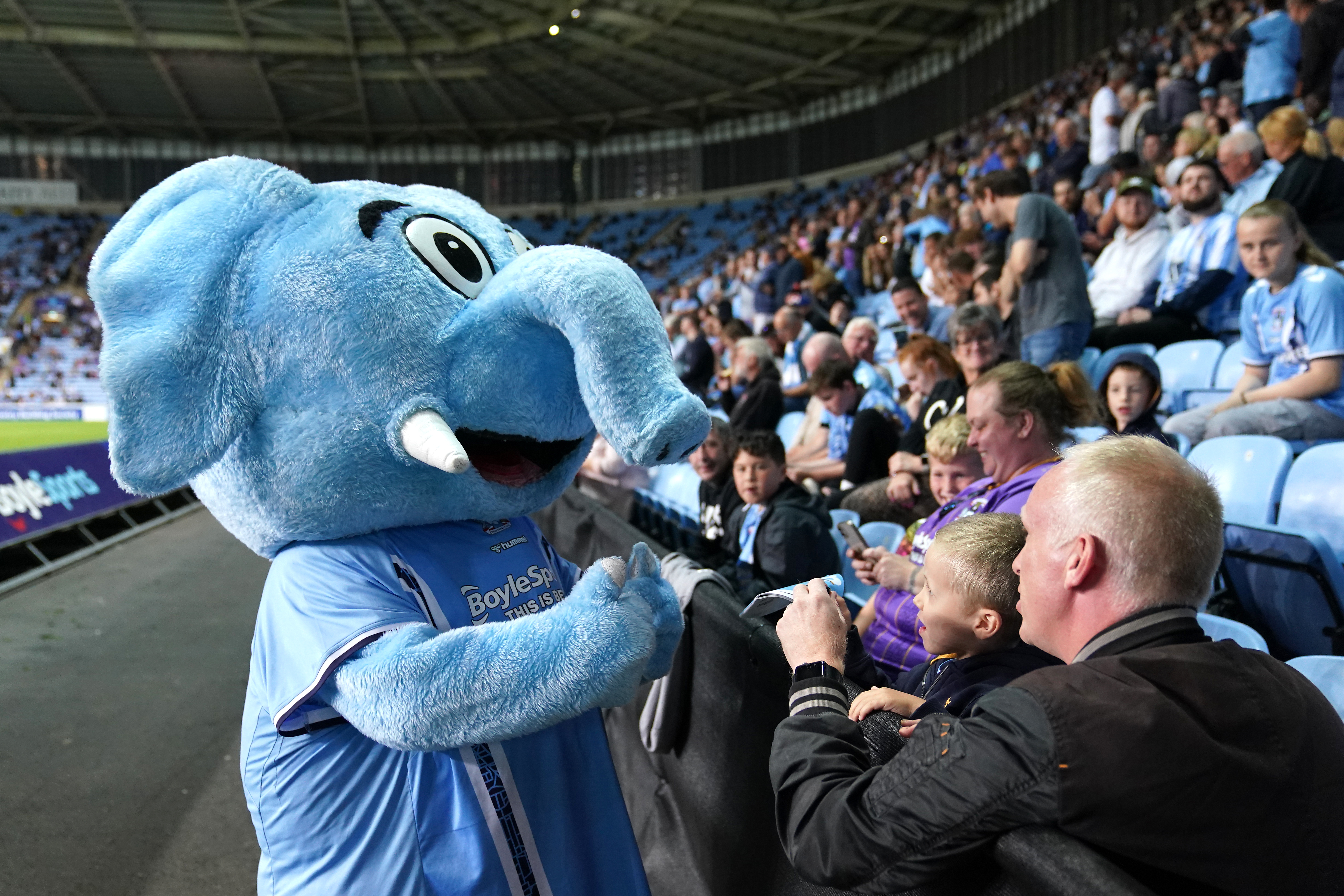, Coventry City agree last-minute deal with former Newcastle owner Mike Ashley to stay at CBS Arena until end of season