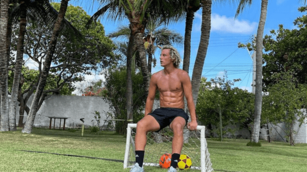 , David Luiz shows off new hairdo and shredded body as ex-Chelsea and Arsenal star stays fit during World Cup break