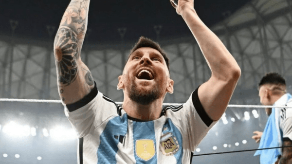 , Fans accuse Salt Bae of ‘stealing’ original World Cup trophy after Messi unknowingly lifted FAKE following Argentina win