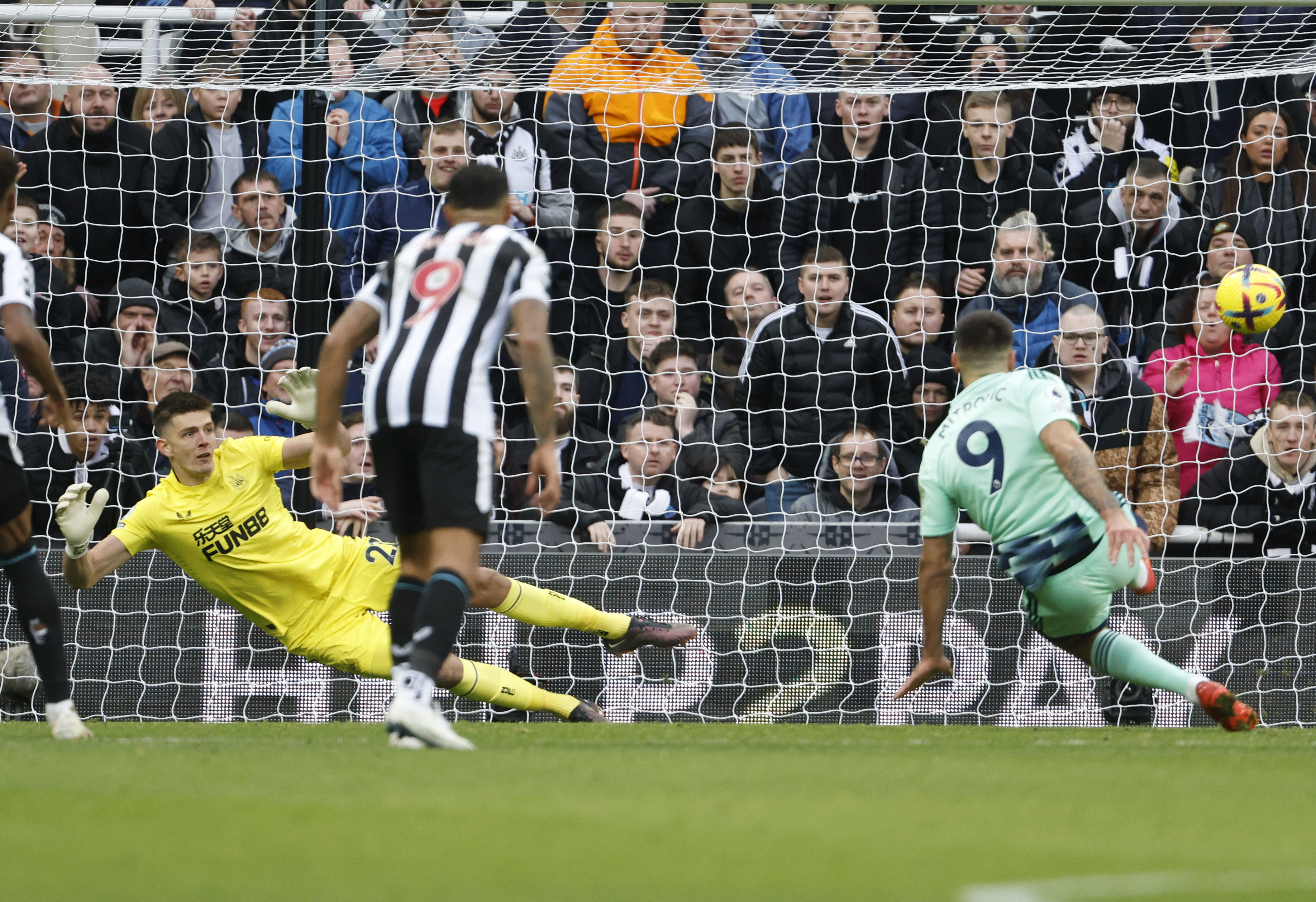 , Newcastle 1 Fulham 0: Alexander Isak scores vital late winner after Aleksandar Mitrovic’s freak penalty is ruled out