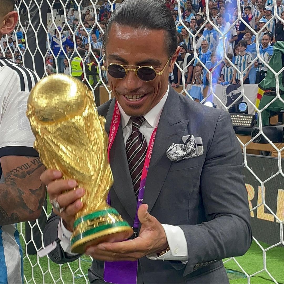 , Fans accuse Salt Bae of ‘stealing’ original World Cup trophy after Messi unknowingly lifted FAKE following Argentina win